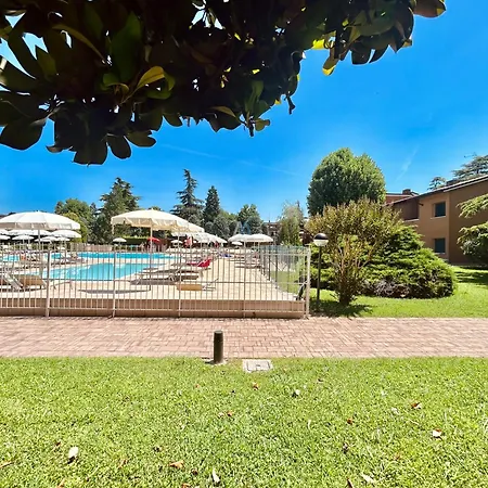 Flora -100m Dal Di Garda - Piscina * シルミオーネ